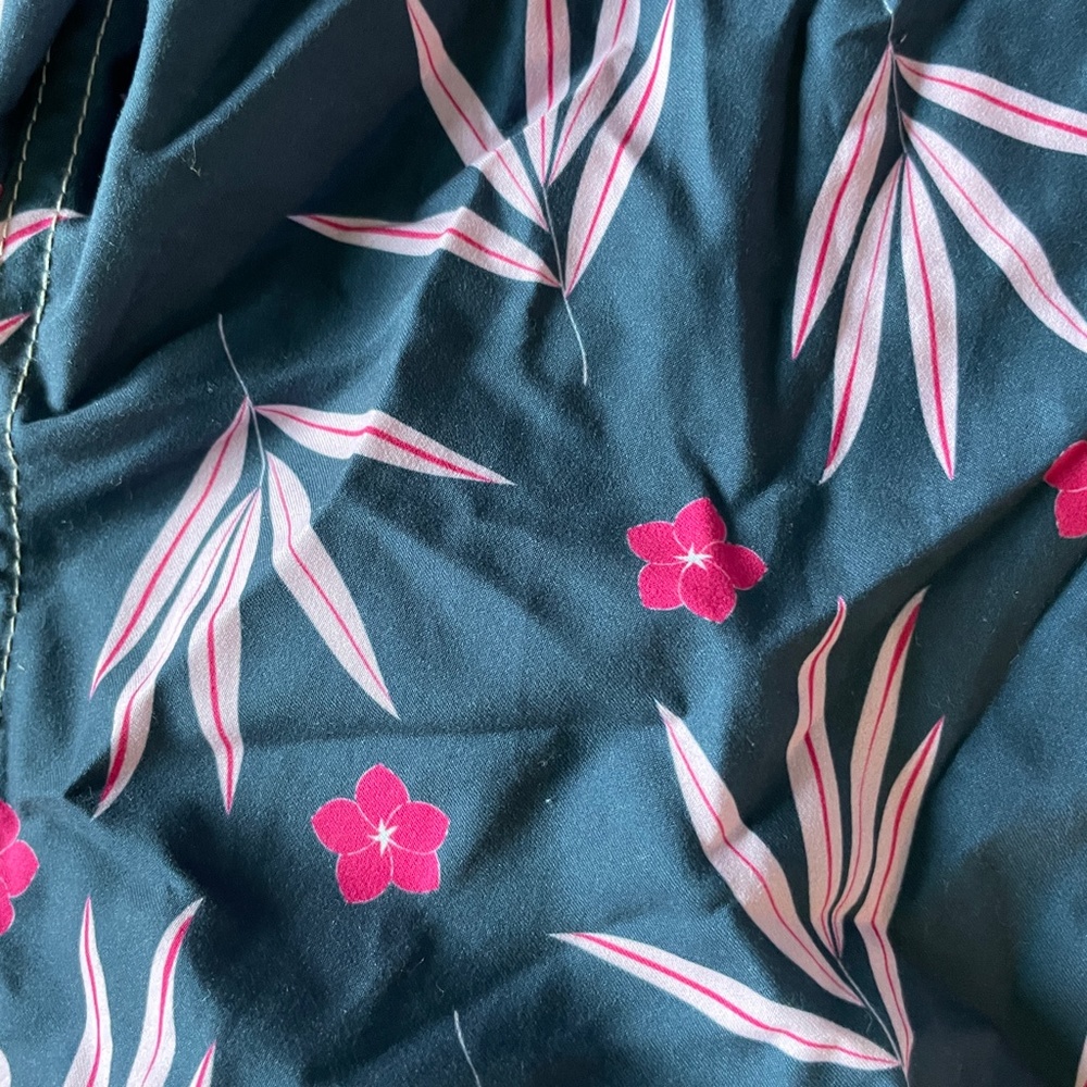 Shorts - Picture 5 of 6
